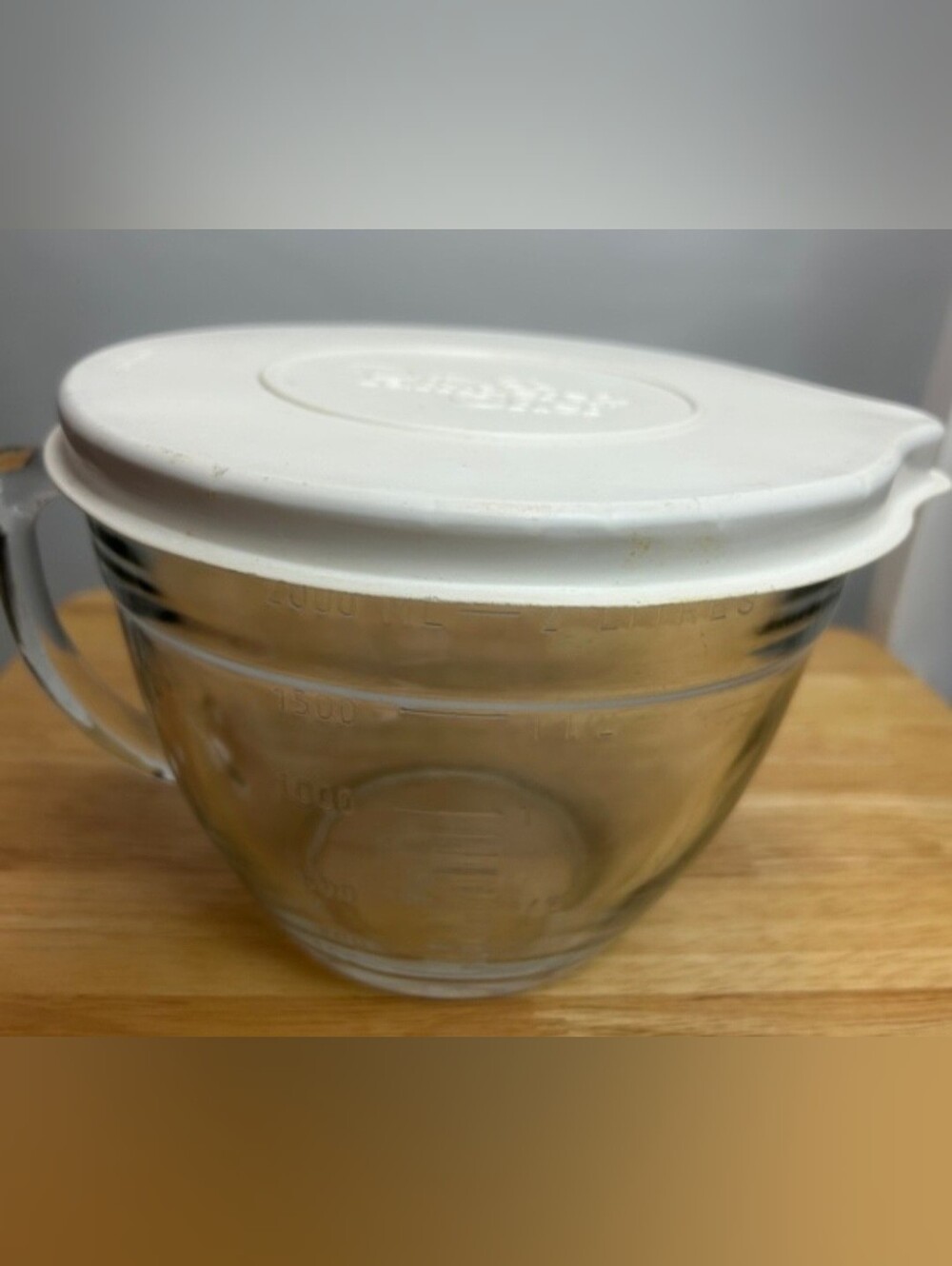 Pampered Chef Clear Glass Mixing Bowl with White Lid and Handle